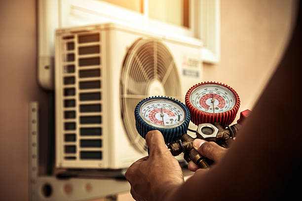 Professional Hvac technician working in Waco, TX